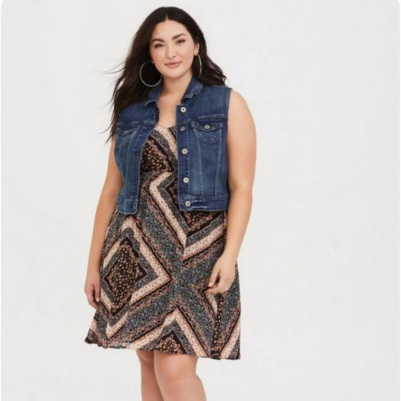 Torrid Denim Vest Button Front Flap Chest Pockets Stretch Medium Blue Size 3 - Picture 1 of 13